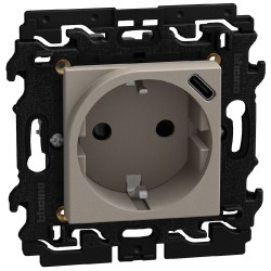 Контакт 2P+Е 16A + USB тип С 1.5A 7.5W цвят камък YG4141USB Light Now Bticino