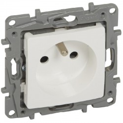 Контакт френски стандарт бял 764527 NILOE LEGRAND